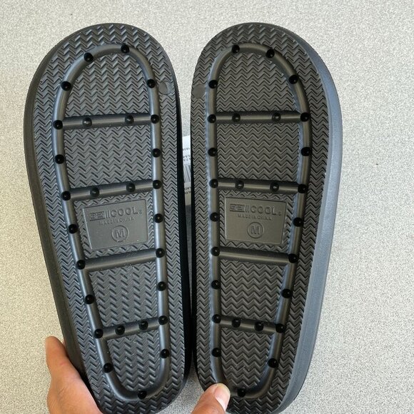 NEW 32 Degrees Cool  Women's 7.5-8.5 Black Cushion Slide Sandals - Picture 5 of 9